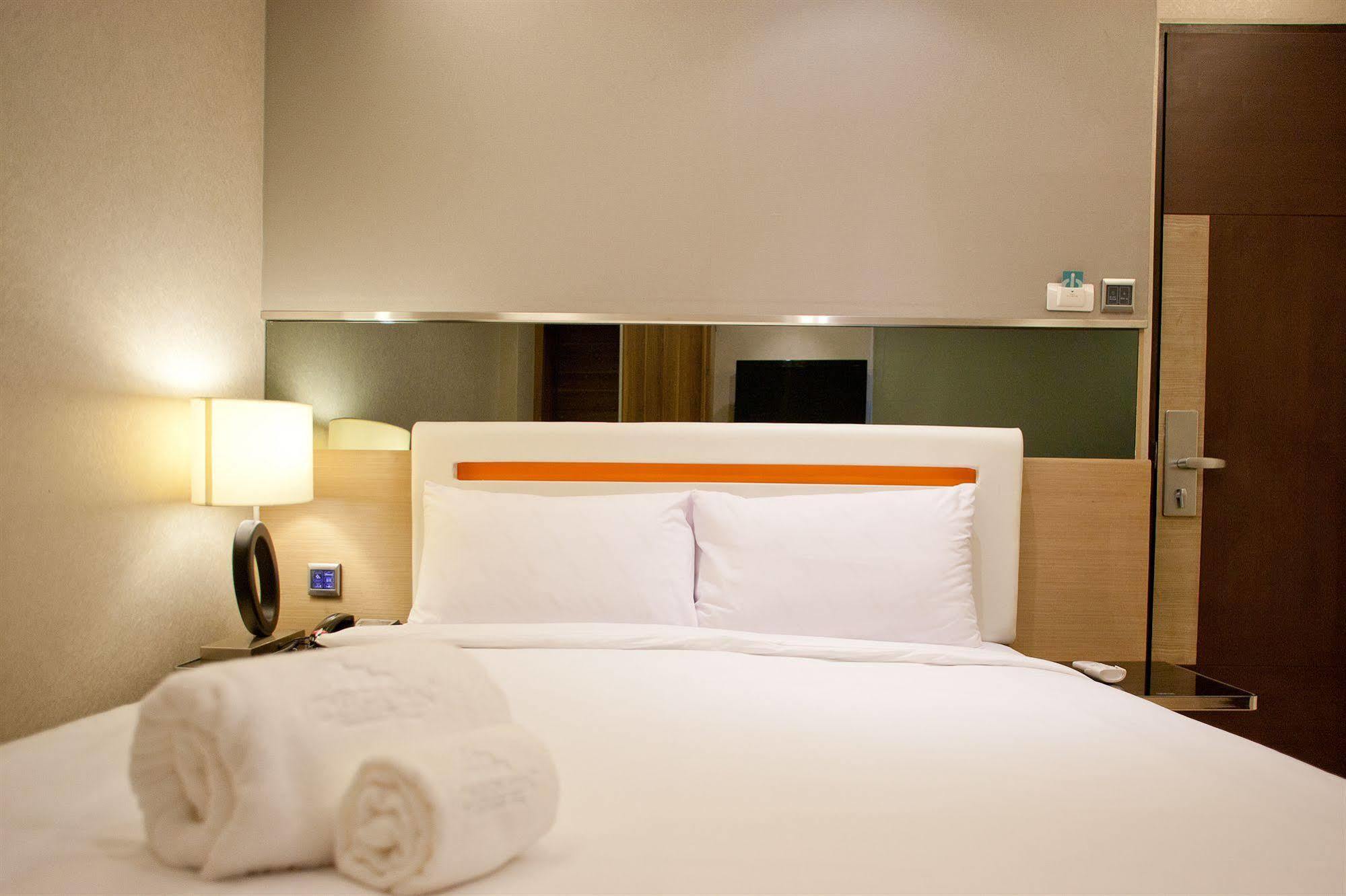 Hotel Arawana Express Phromphong 3*