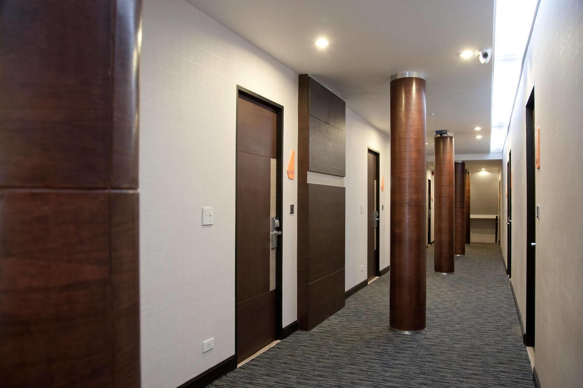 Arawana Express Phromphong Hotel 3*