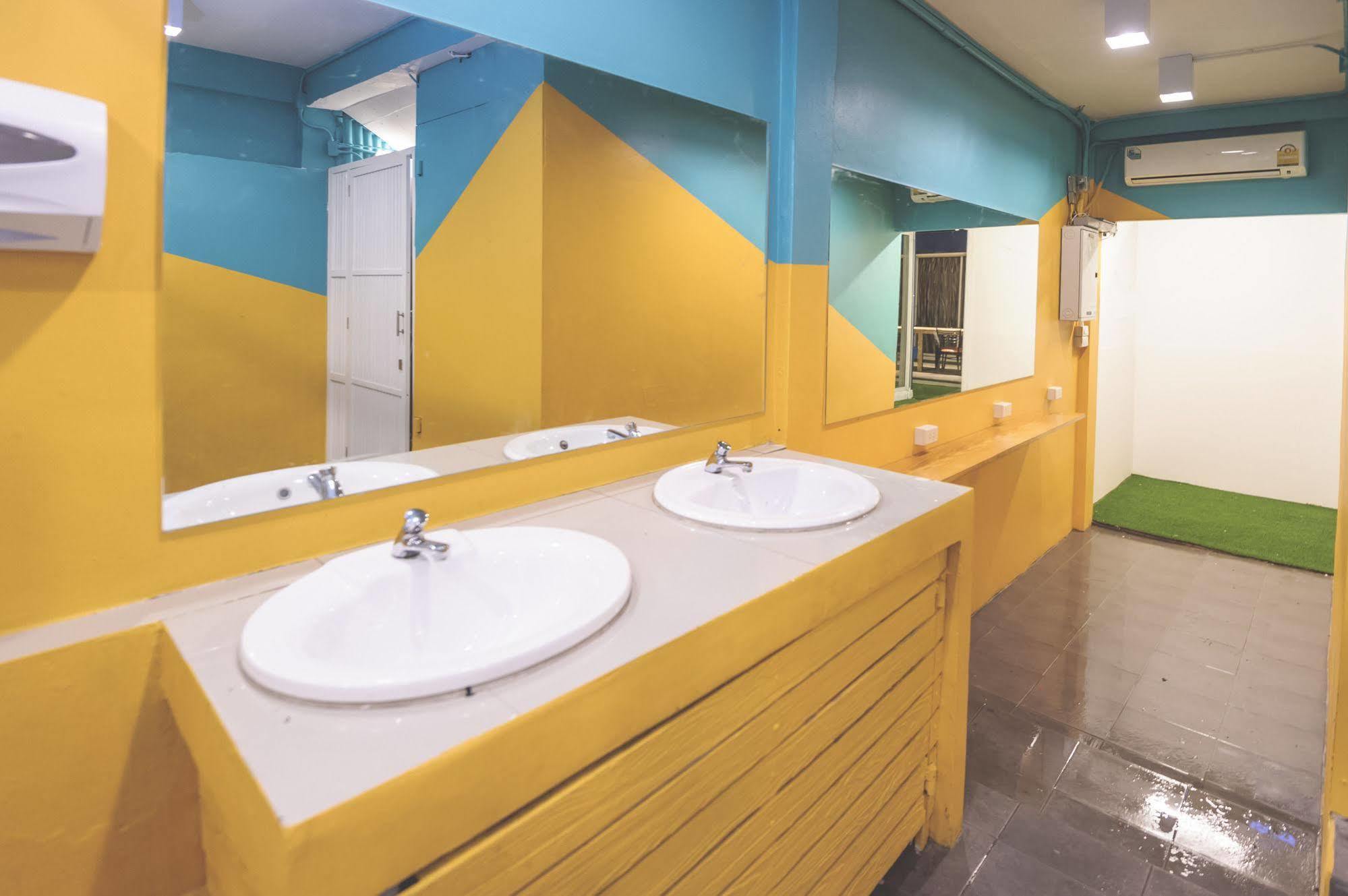 Glur Watergate Hostel *