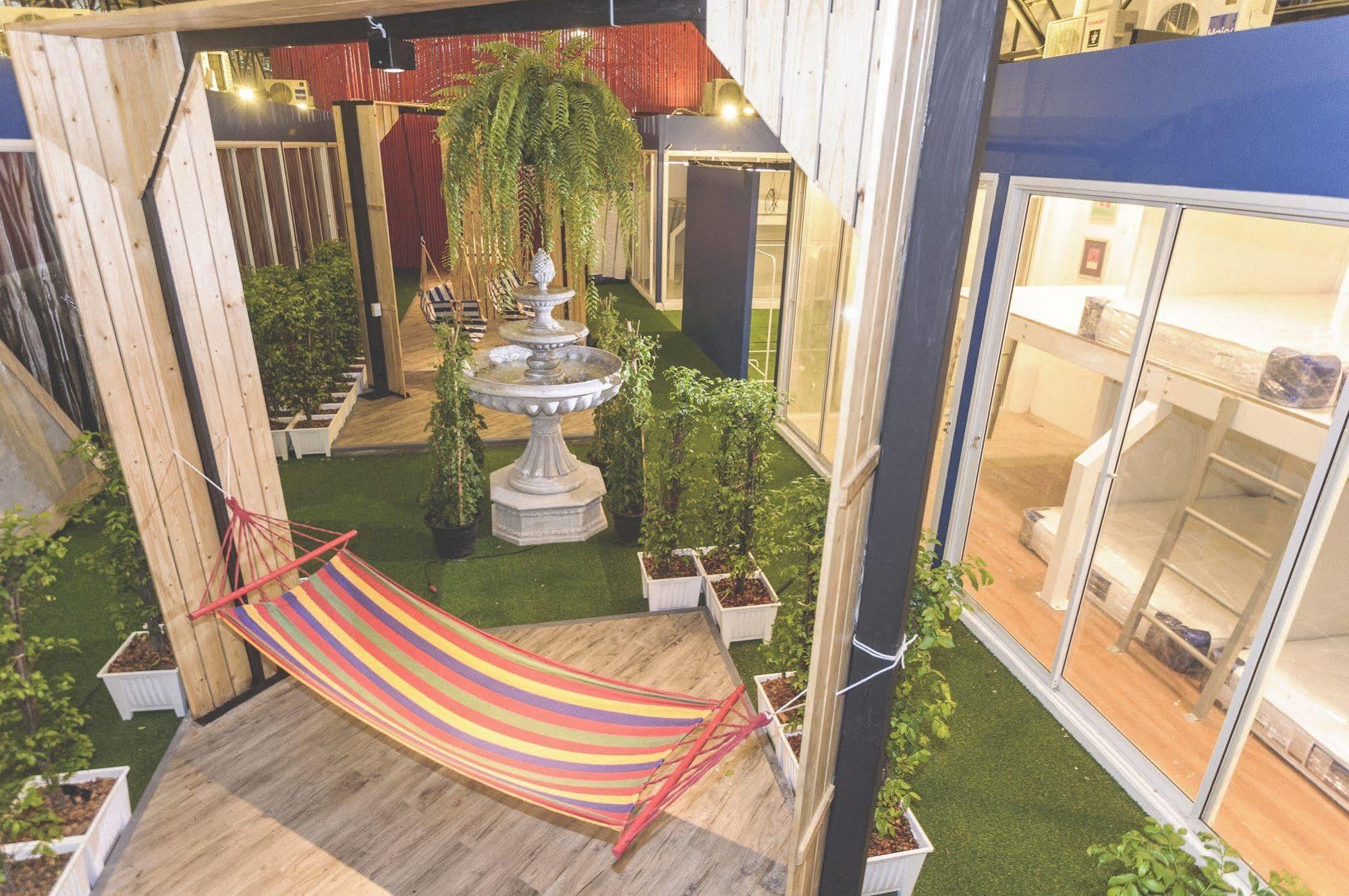 Glur Watergate Hostel *