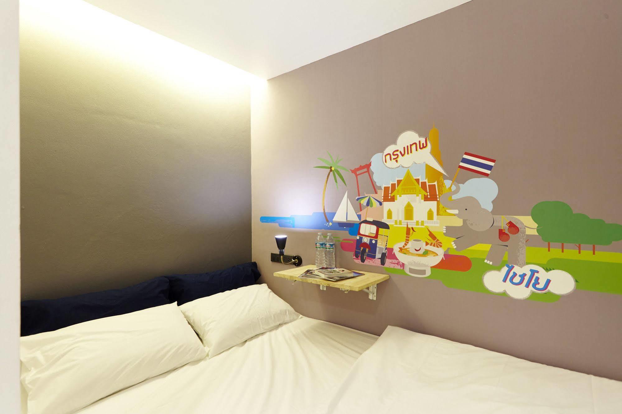 Liveitup Asok By D Varee Hostel