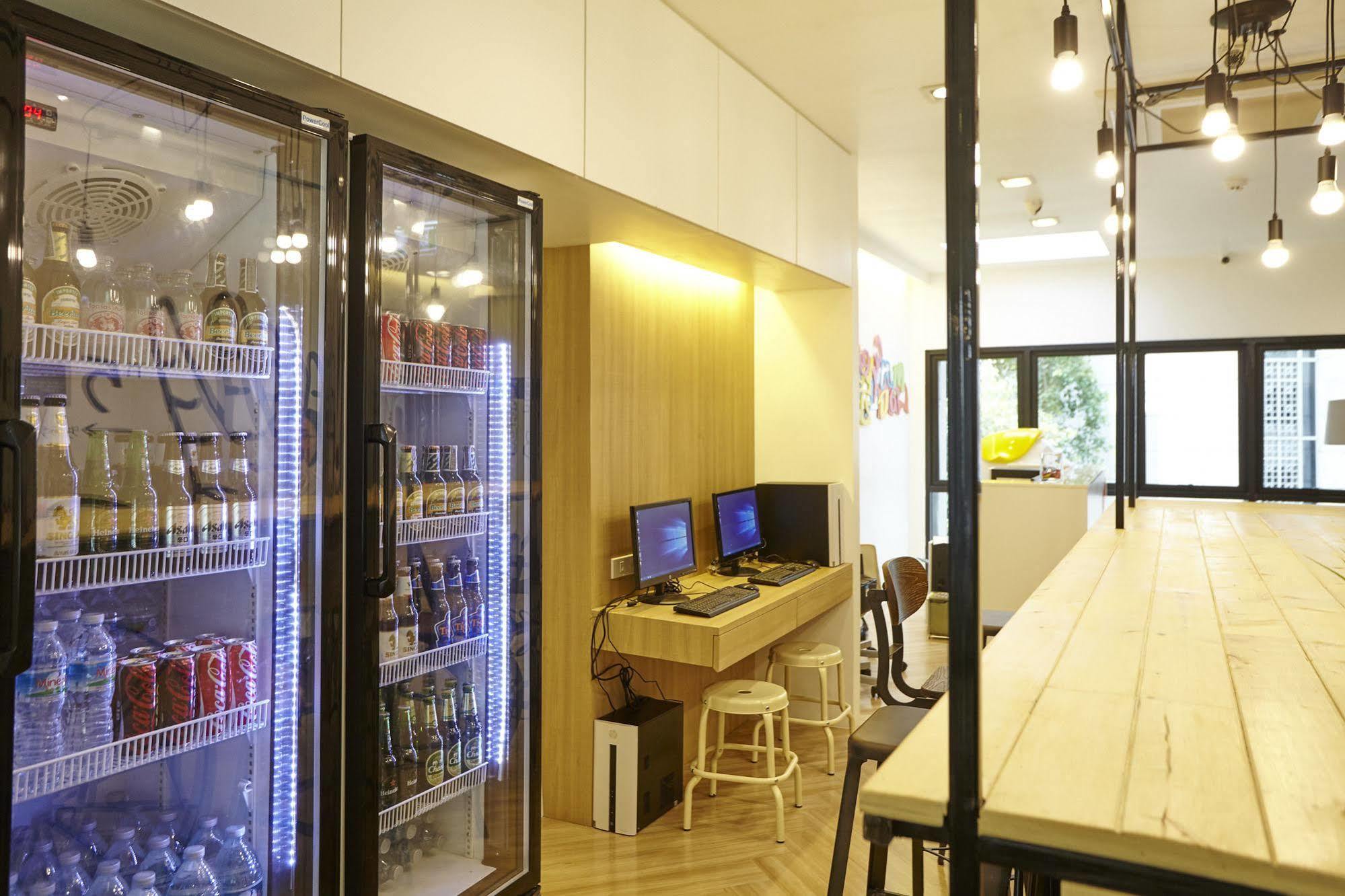 Liveitup Asok By D Varee Hostel