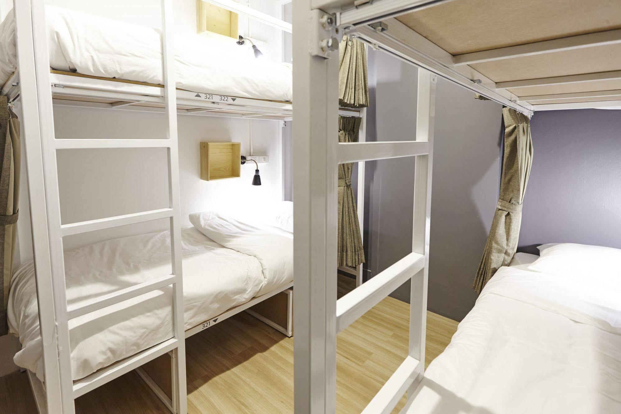 Liveitup Asok By D Varee Hostel *