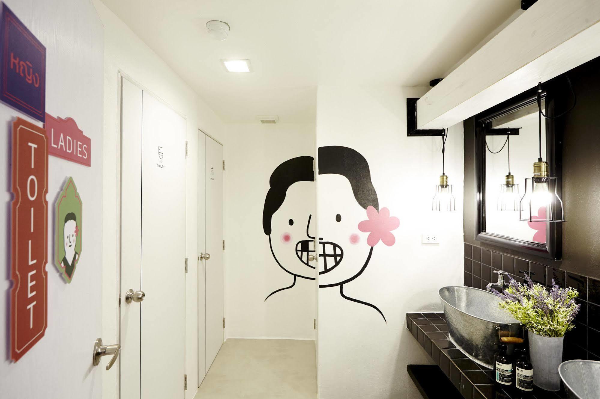 Liveitup Asok By D Varee Hostel *