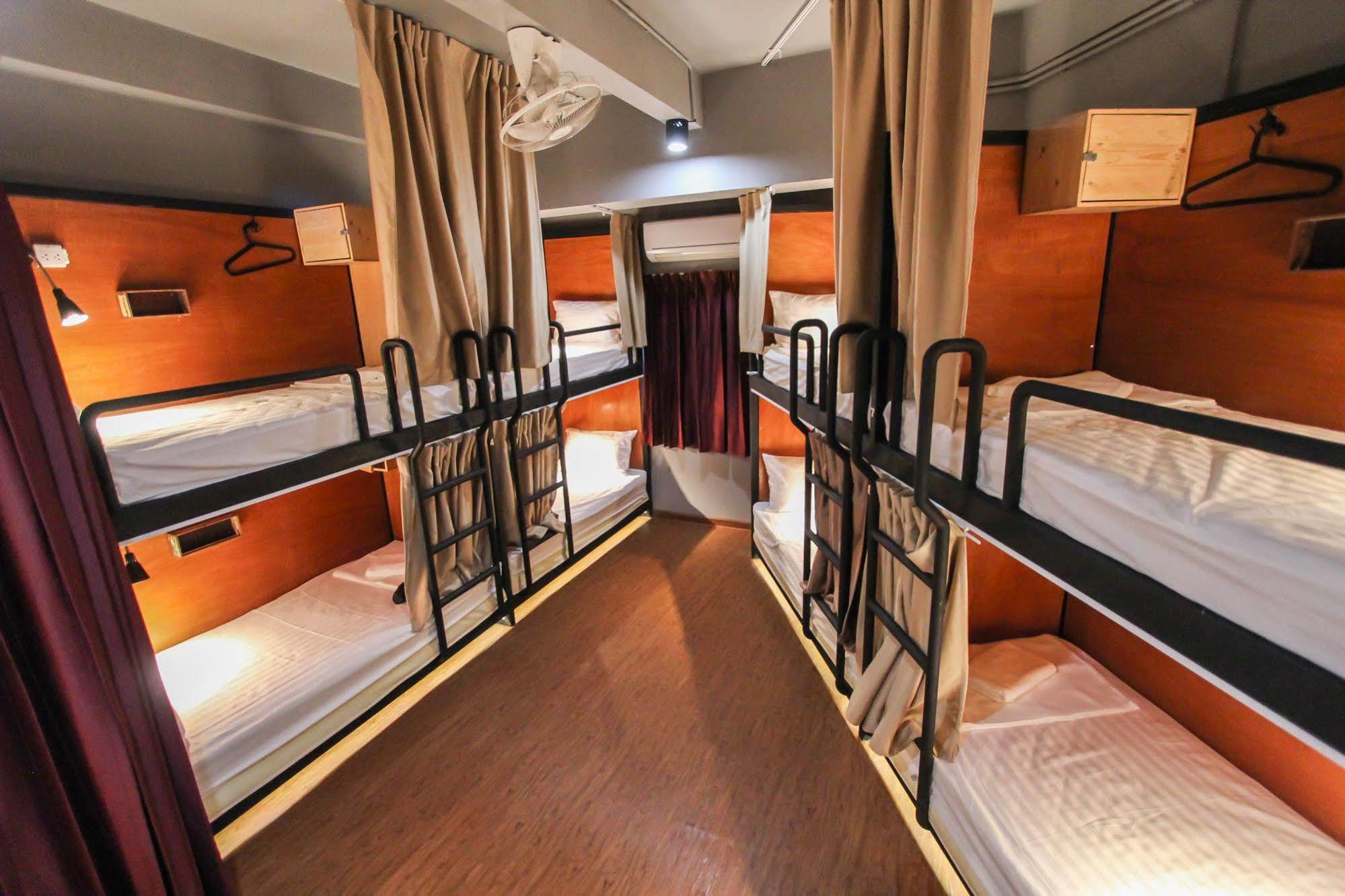 Hostel Thonglor Travellers And Cafe *