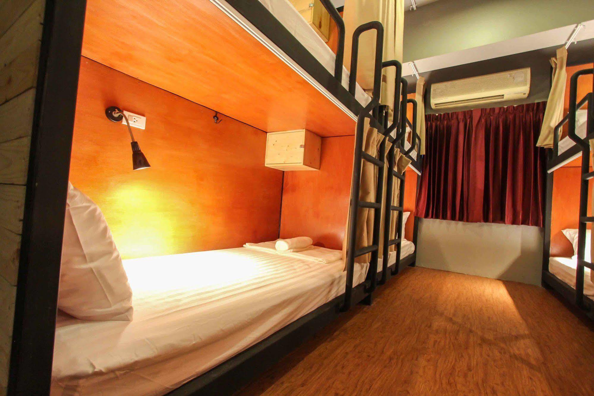 Thonglor Travellers And Cafe *