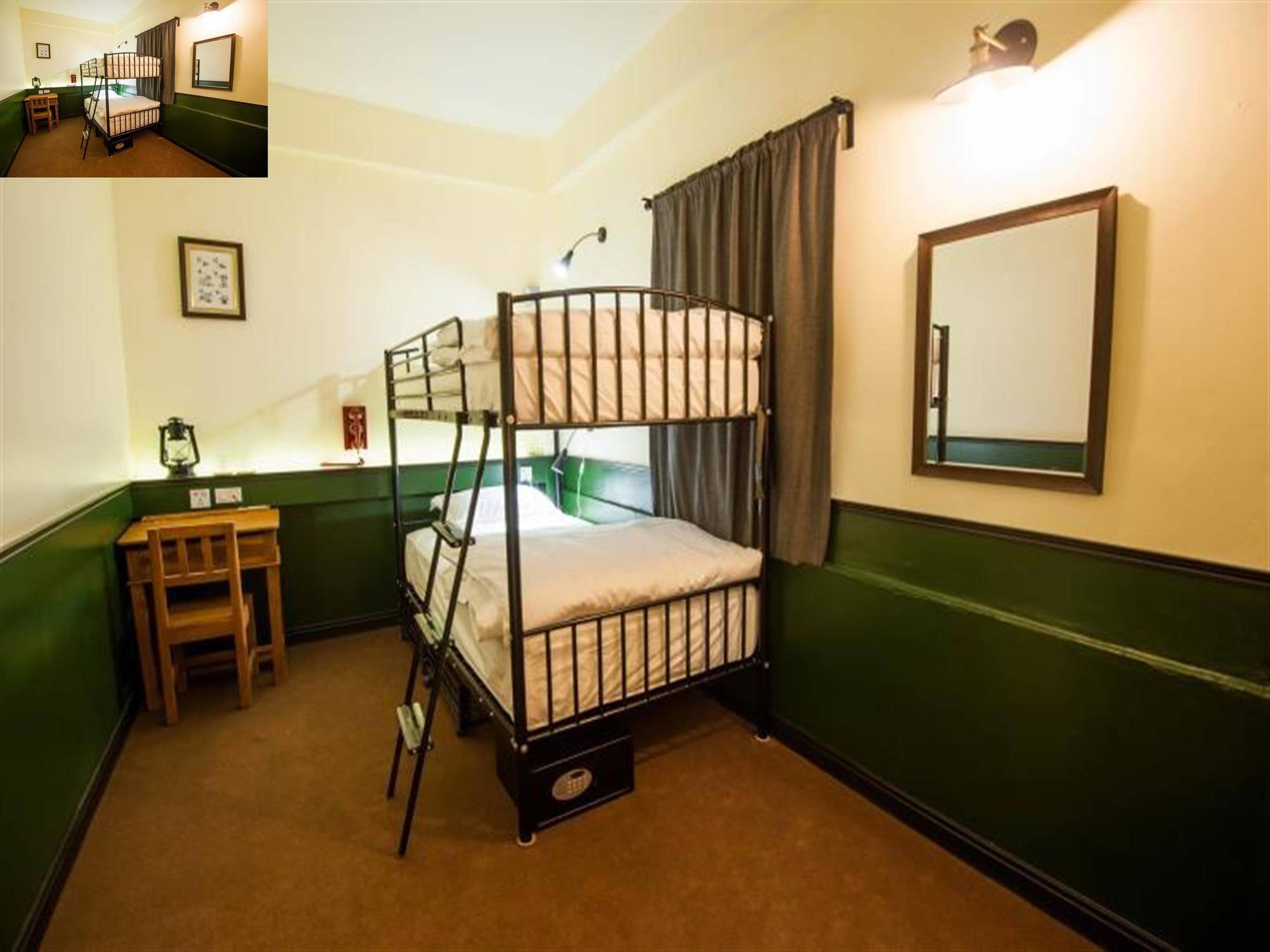Hostel The Motley House *