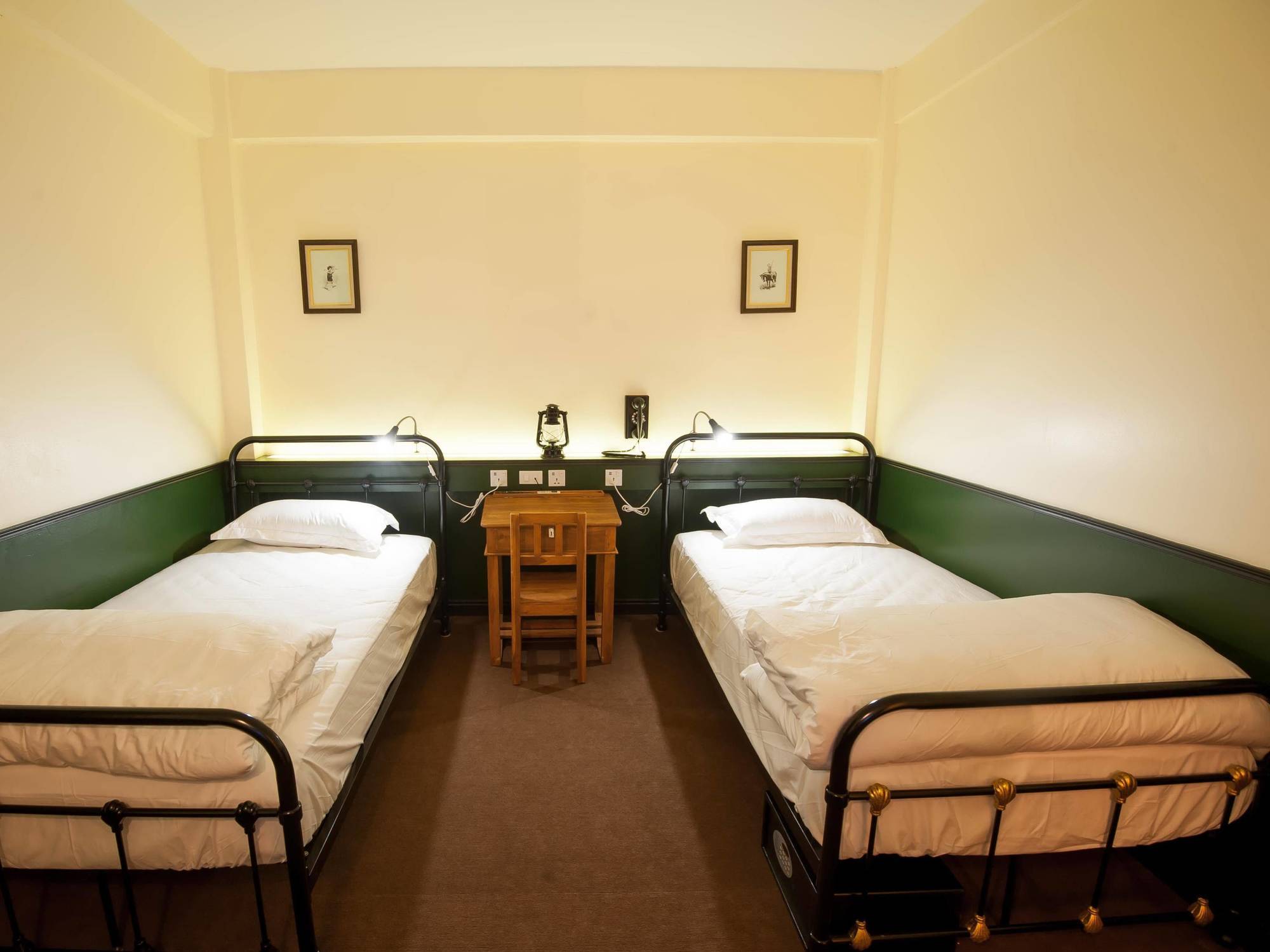 Hostel The Motley House