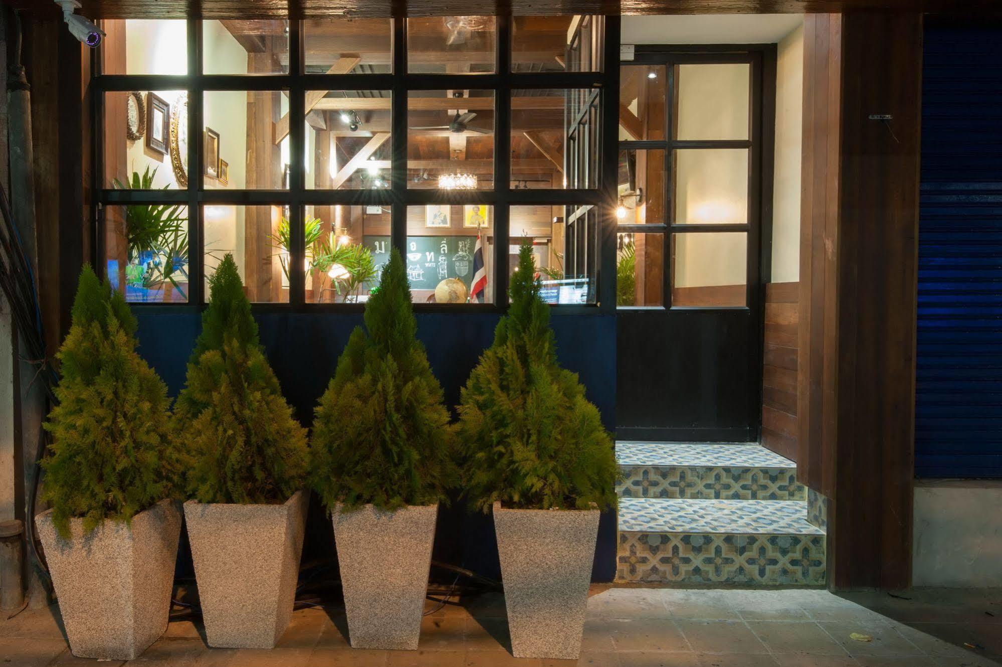 The Motley House Hostel Bangkok