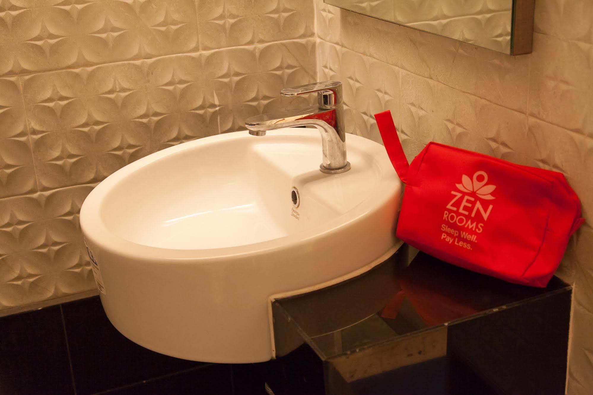 Zen Phiphit Phokhai Hotel 3*