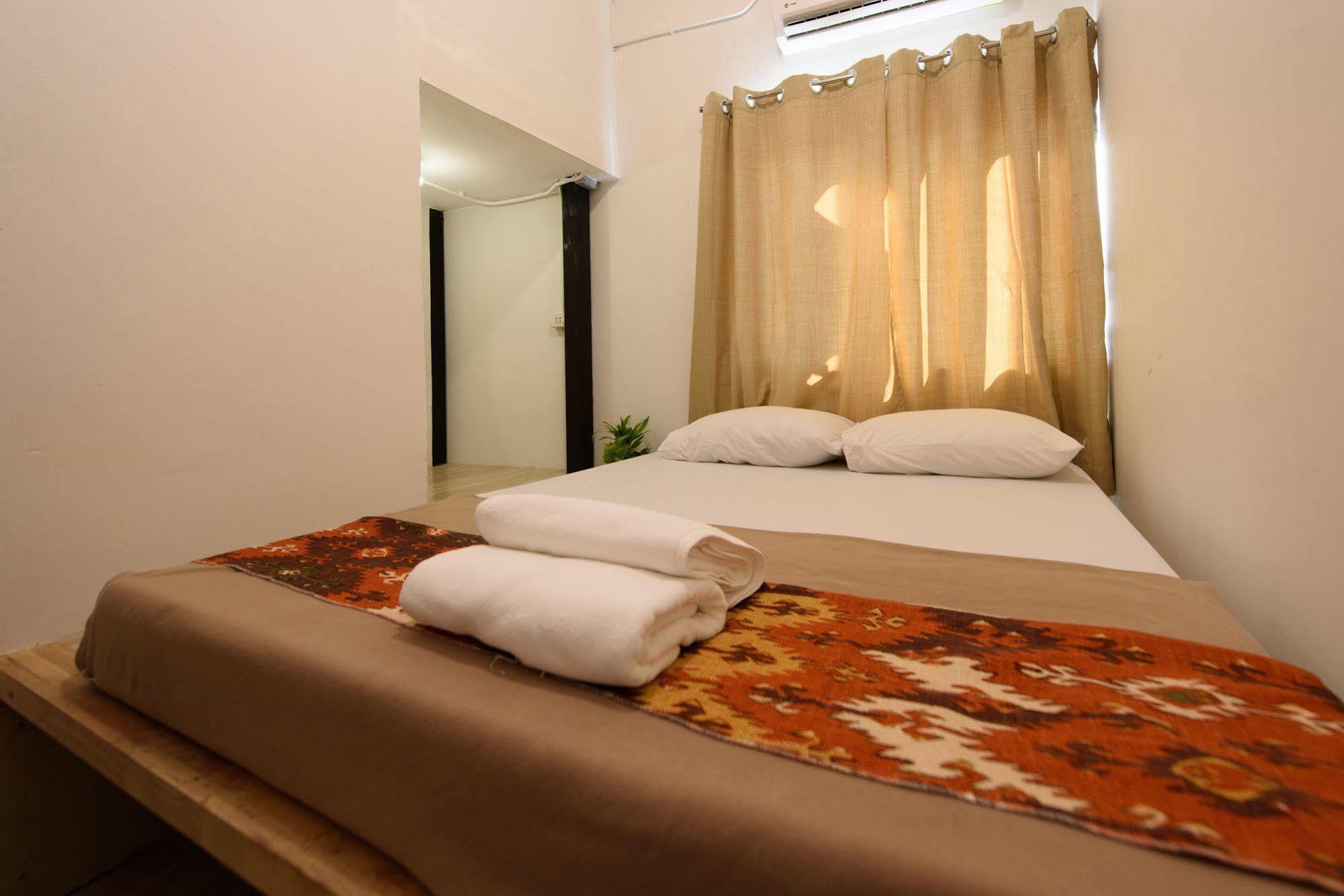 Hostel Warm White