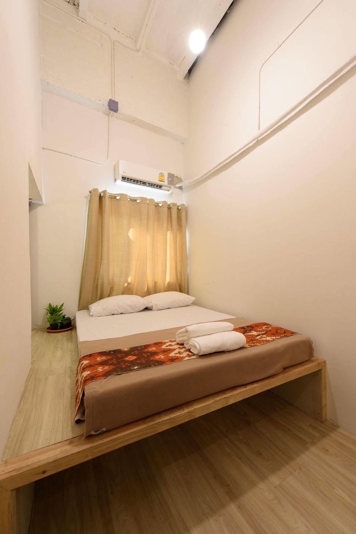 Hostel Warm White *