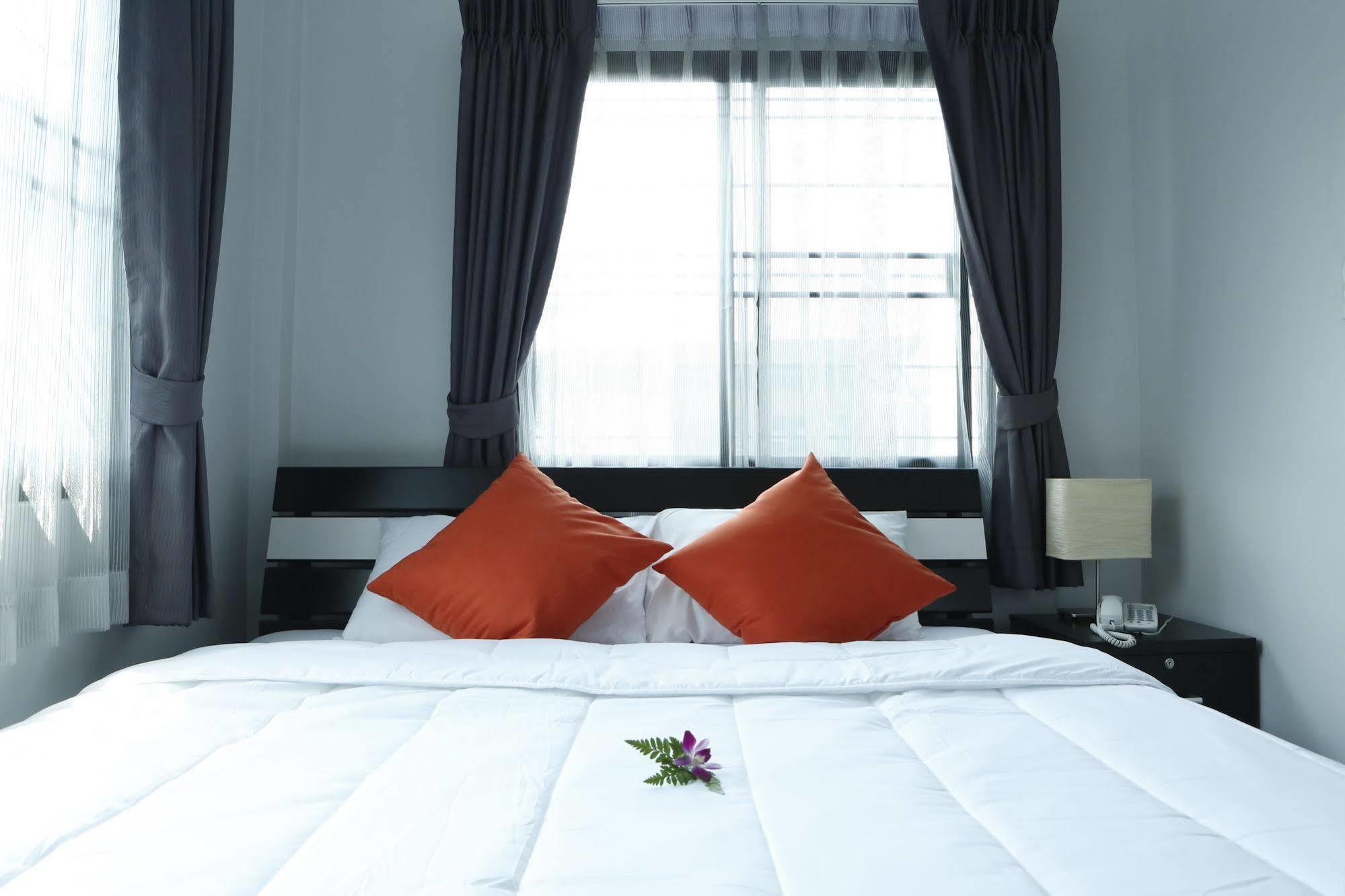 The Cube Sathorn Boutique Hotel: Modern Near Bts Surasak