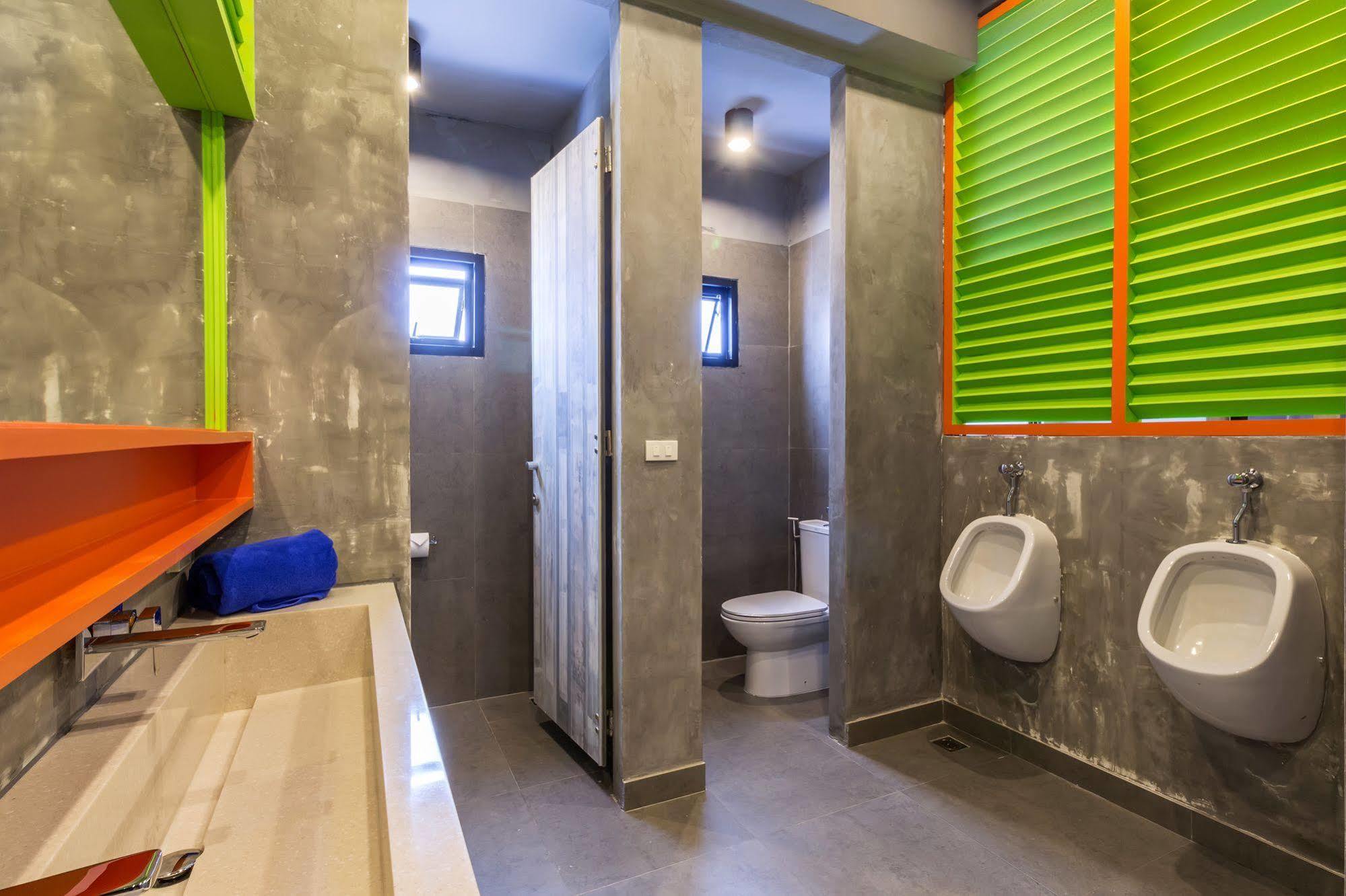 Isanook Hostel *