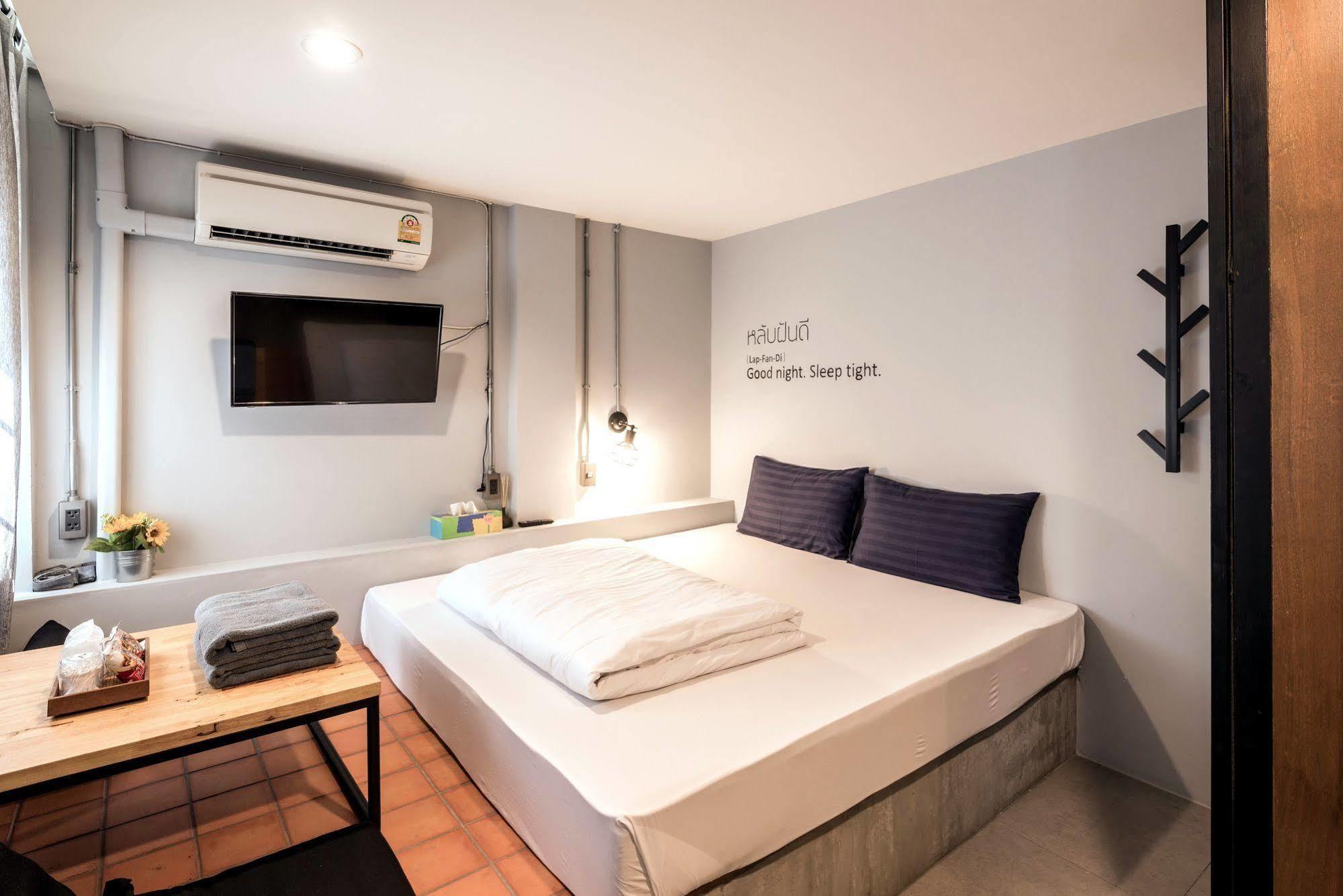 Plubpla Hostel Bangkok