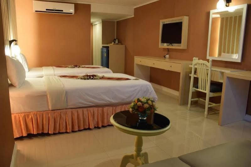 Bay Srinakarin Hotel 4*