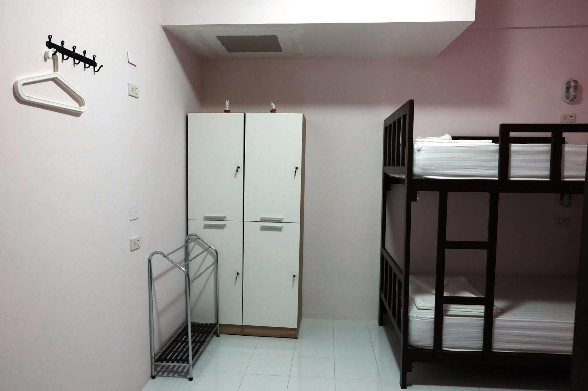 Hostel Sleep Dee *