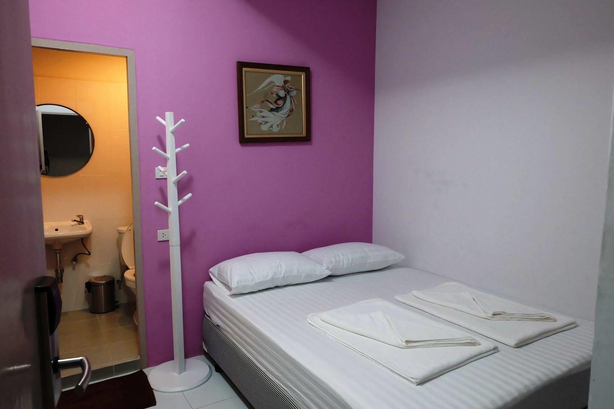 Sleep Dee Hostel