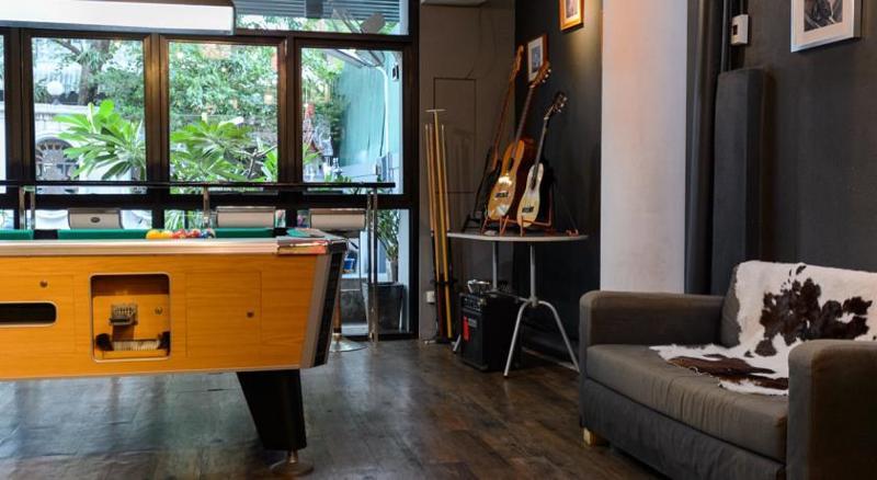 Cheqinn - Sukhumvit 4 Nana Plaza *