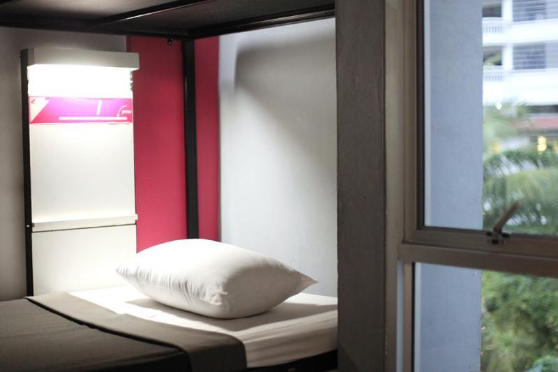 Asrama Cheqinn - Sukhumvit 4 Nana Plaza *