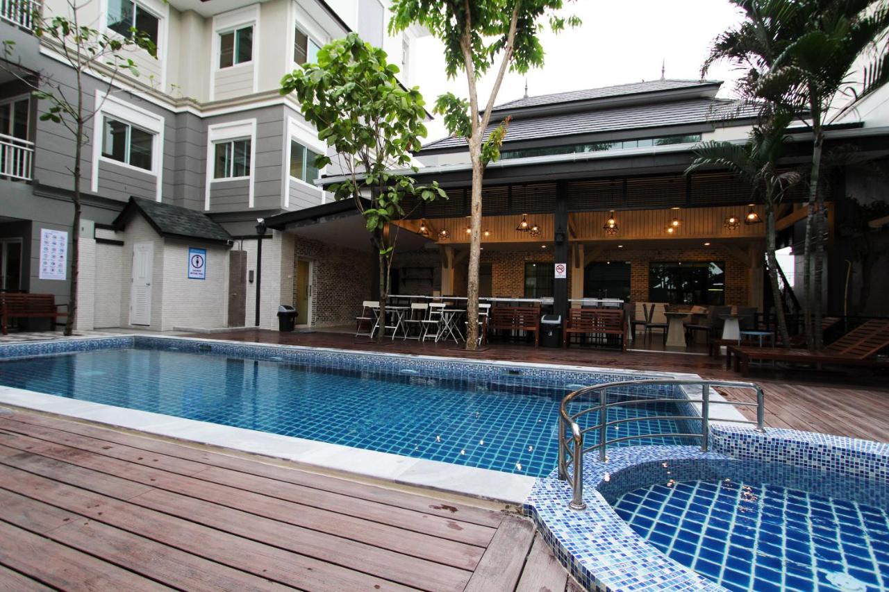 At Suvarnabhumi Hotel
