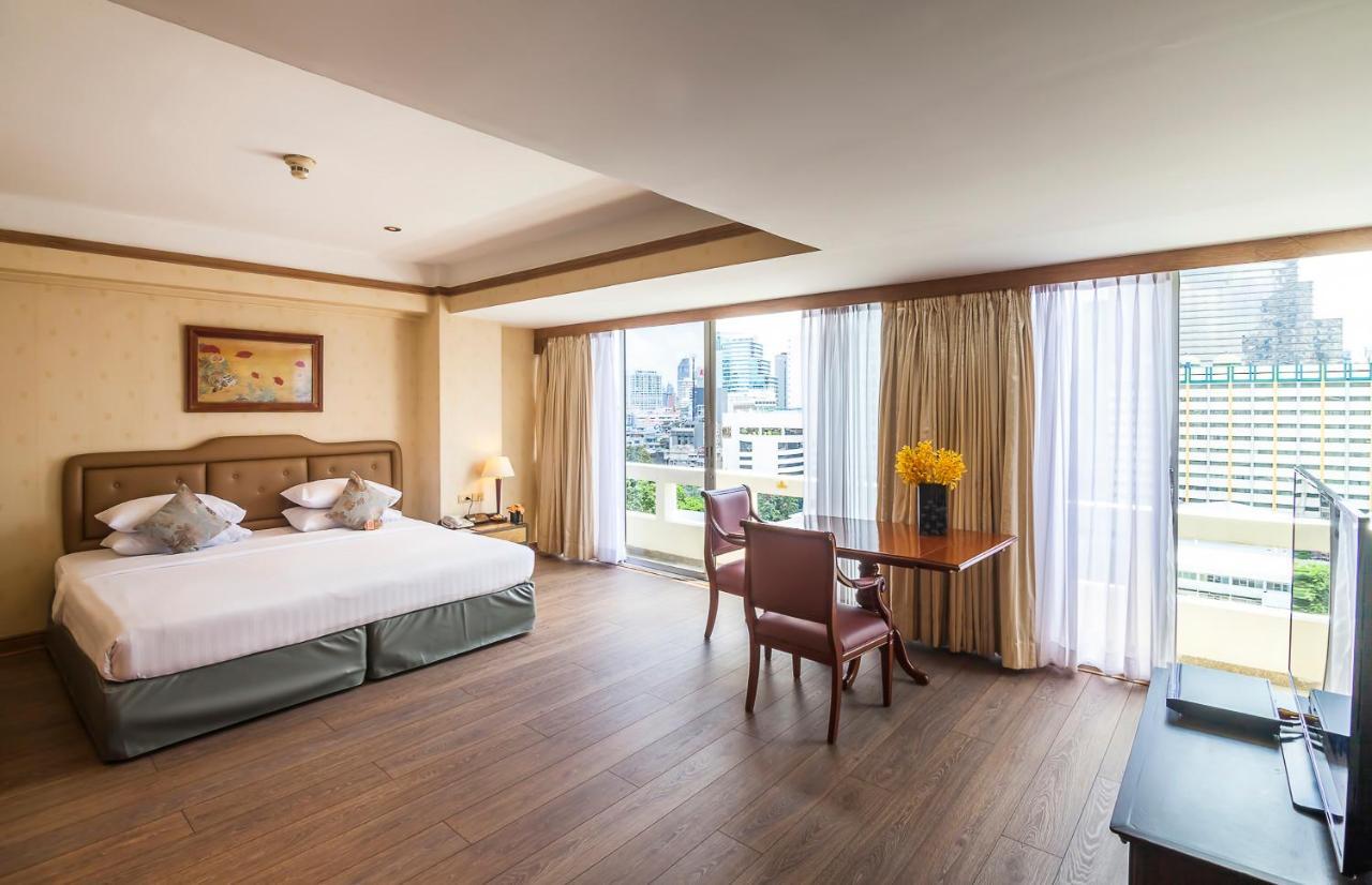 Silom 3*