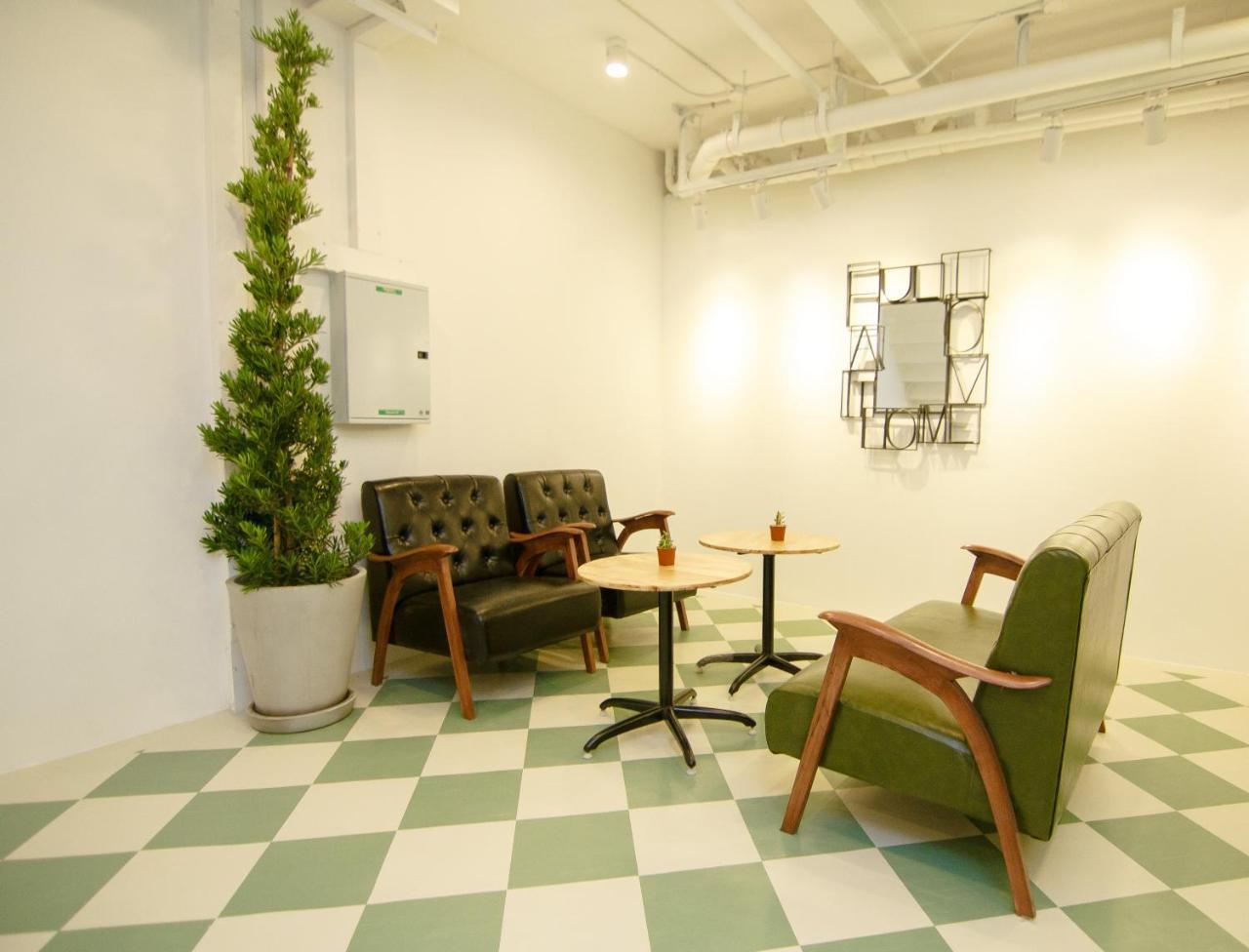 Folk Poshtel Asok *