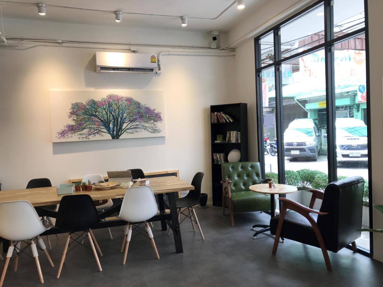 Folk Poshtel Asok Bangkok
