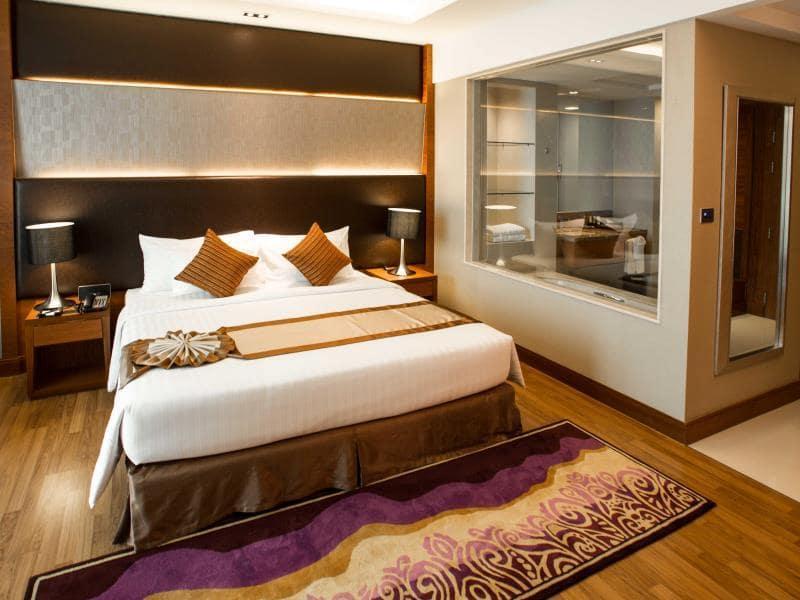 The Grand Fourwings Convention 5*