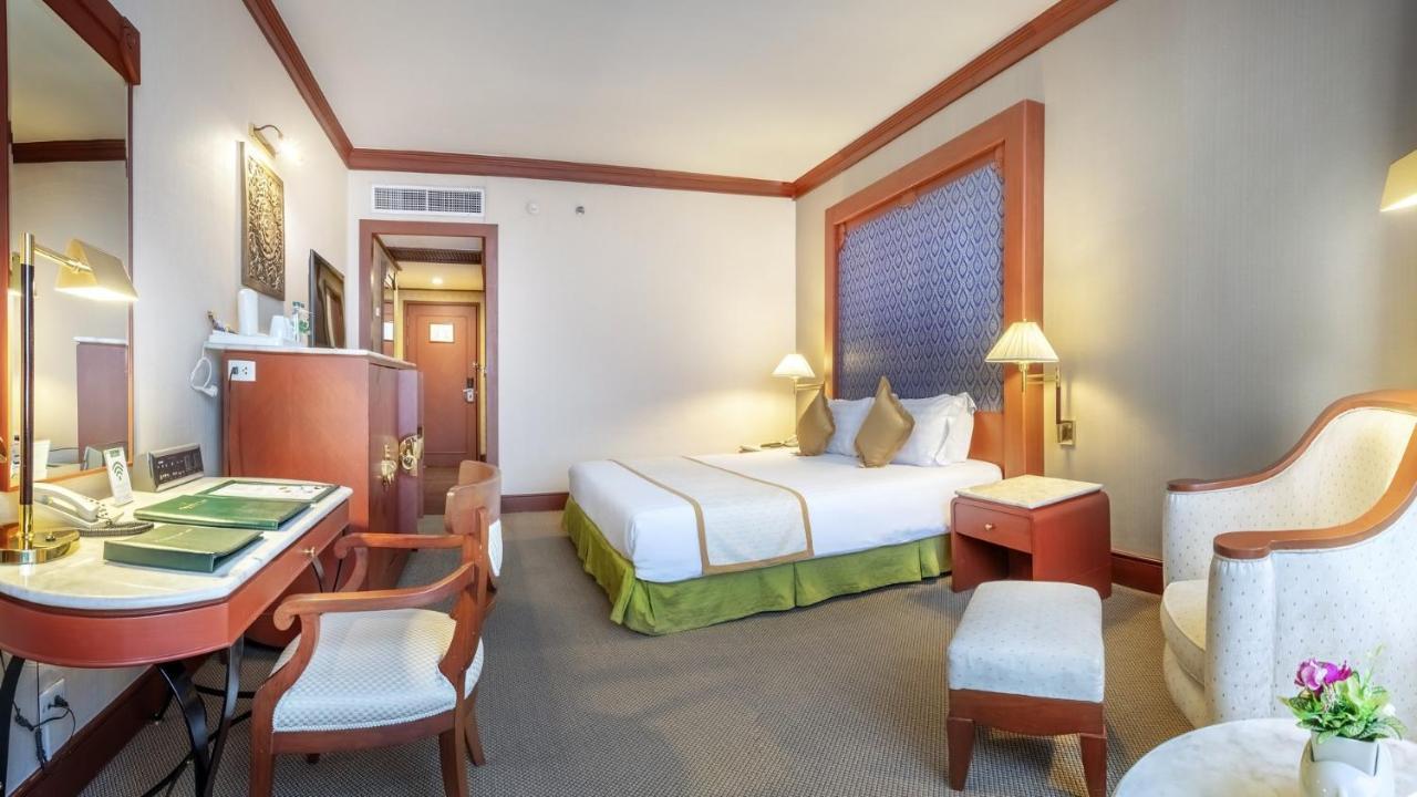 Ramada By Wyndham Chaophya Park Hotel Bangkok