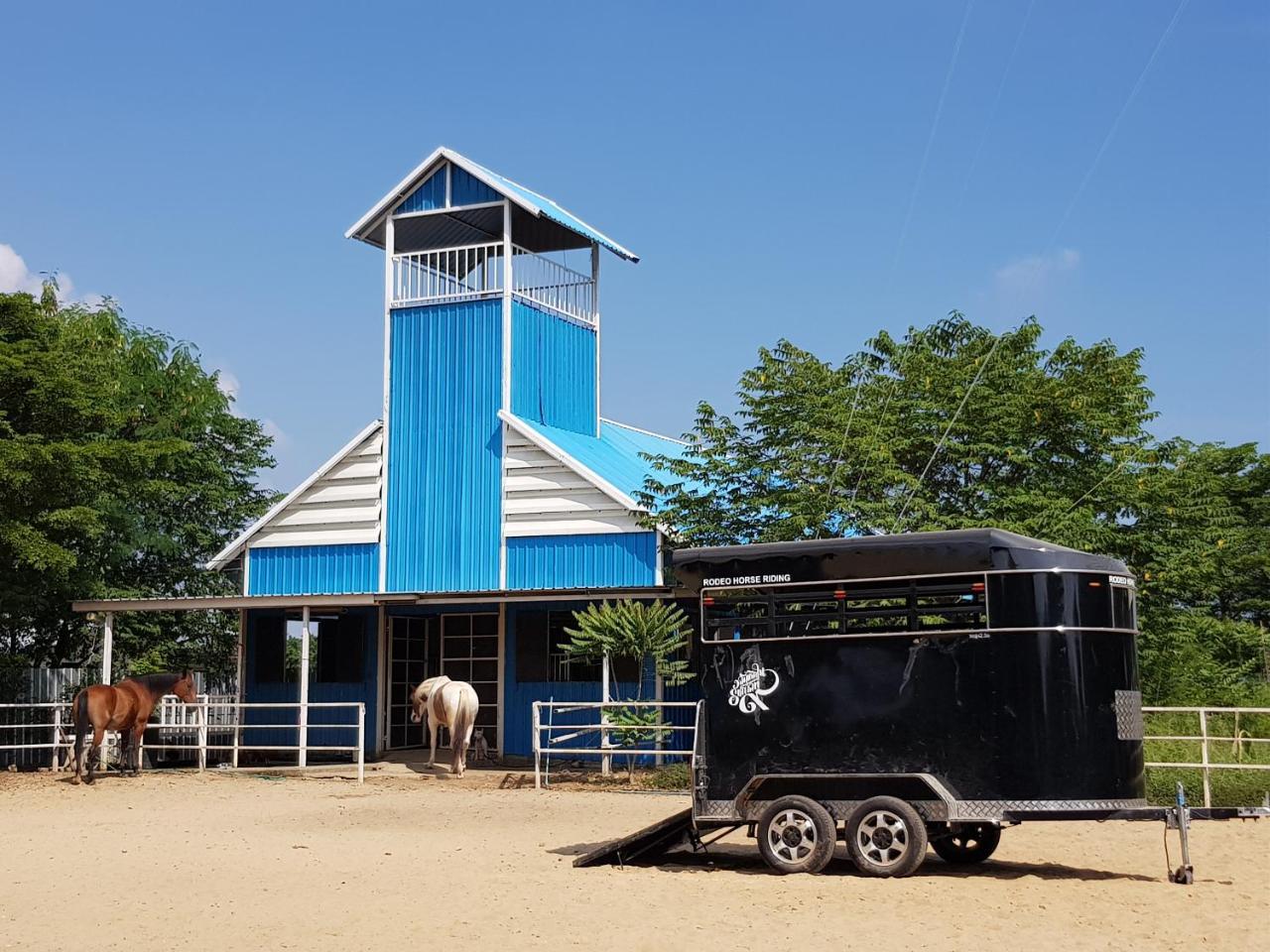 Rodeo House Bkk Farm stay