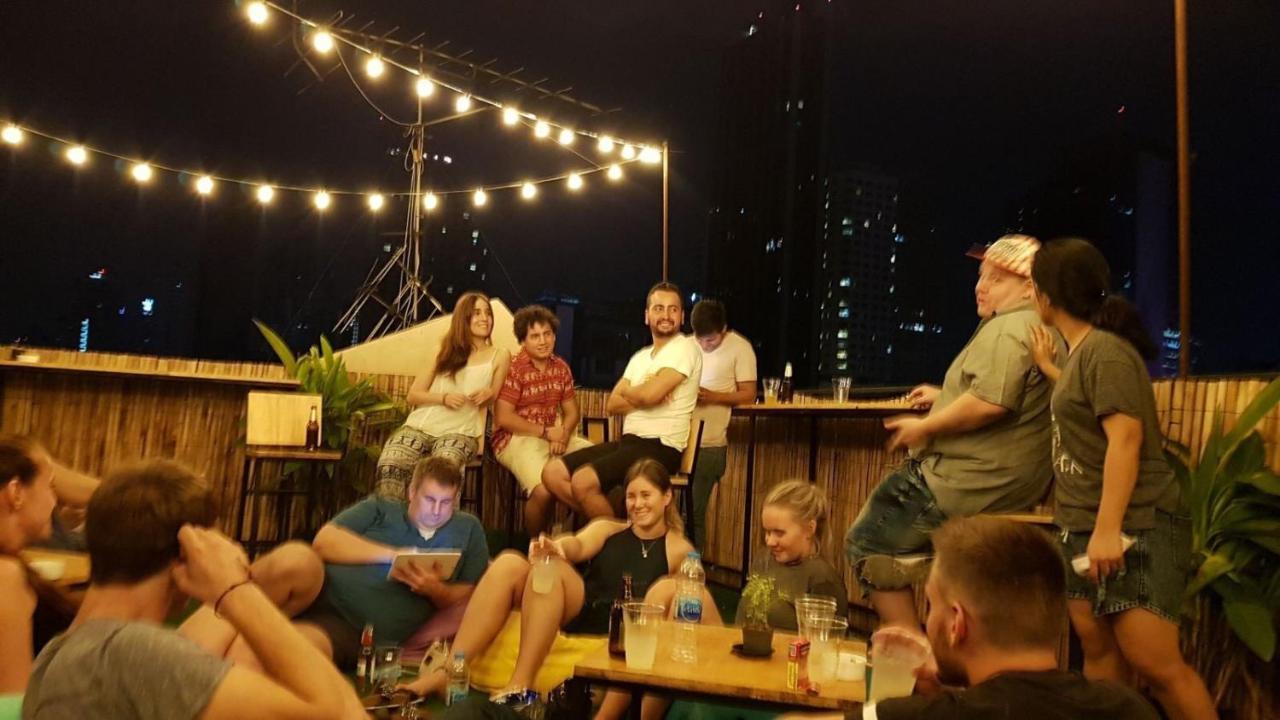 Revolution Asoke Hostel *