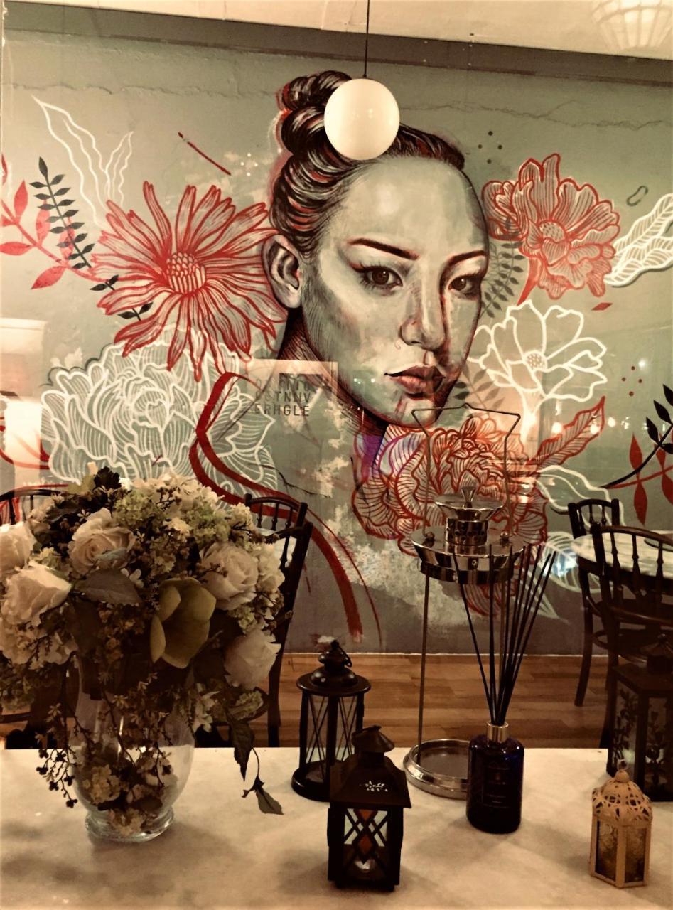 Bed & Breakfast In Vintage Thai Restaurant/love