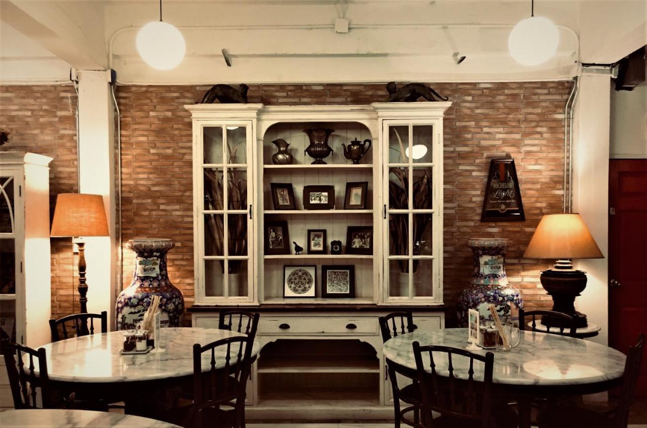 In Vintage Thai Restaurant/love Bed & Breakfast