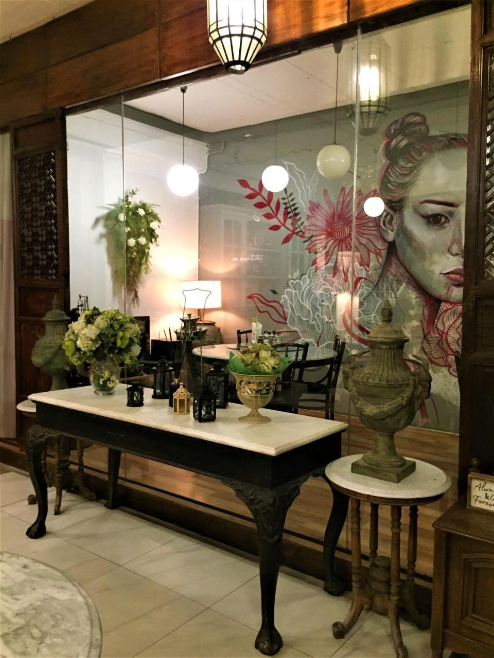 In Vintage Thai Restaurant/love Bed & Breakfast *
