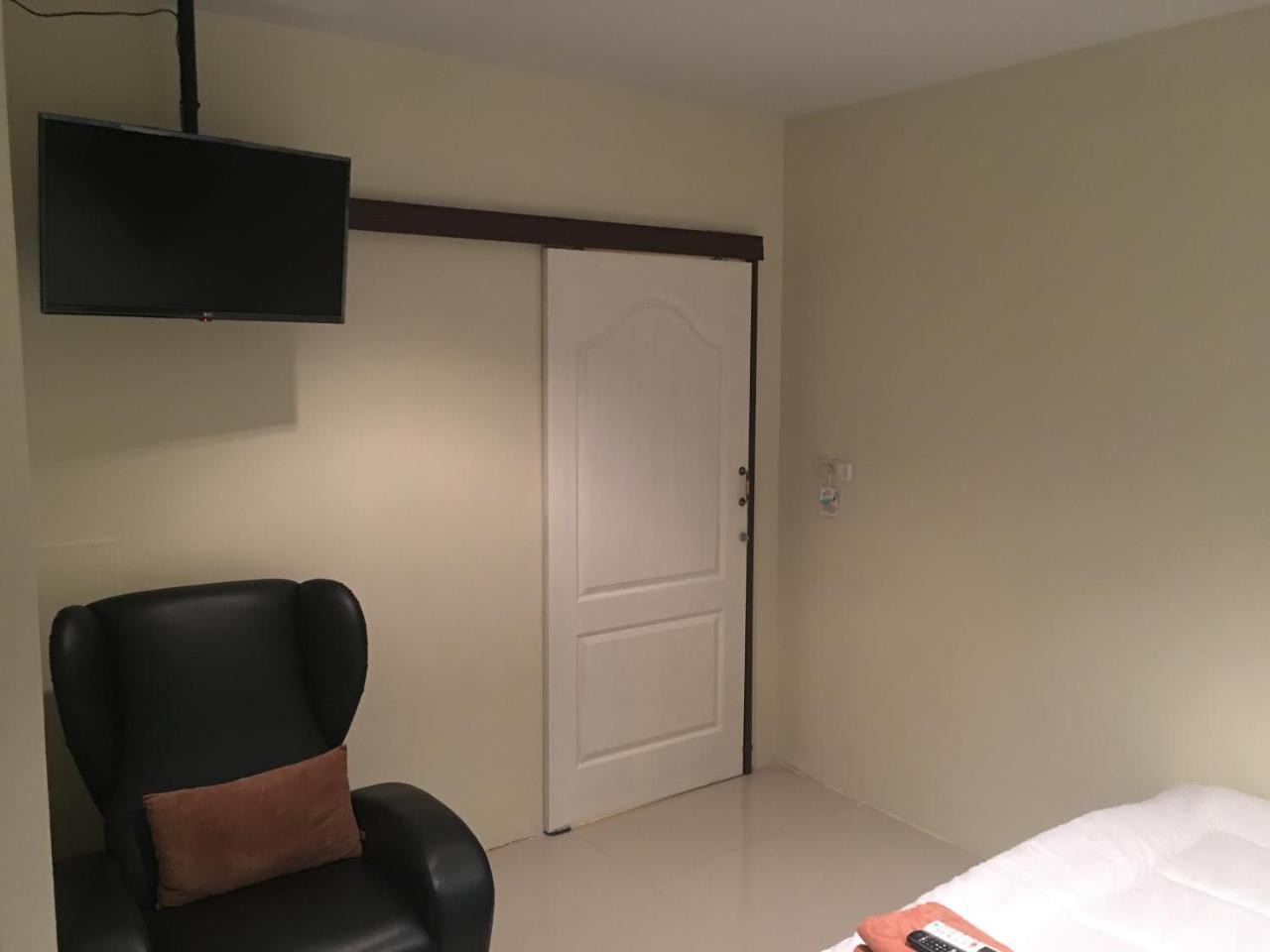 The Baan Nathong Hostel Bangkok