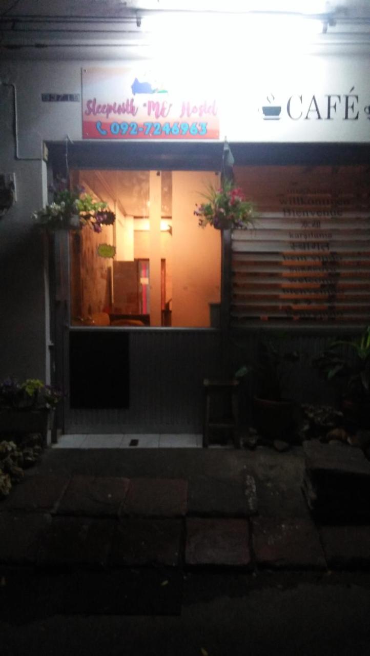 Sleepwith Me Hostel *