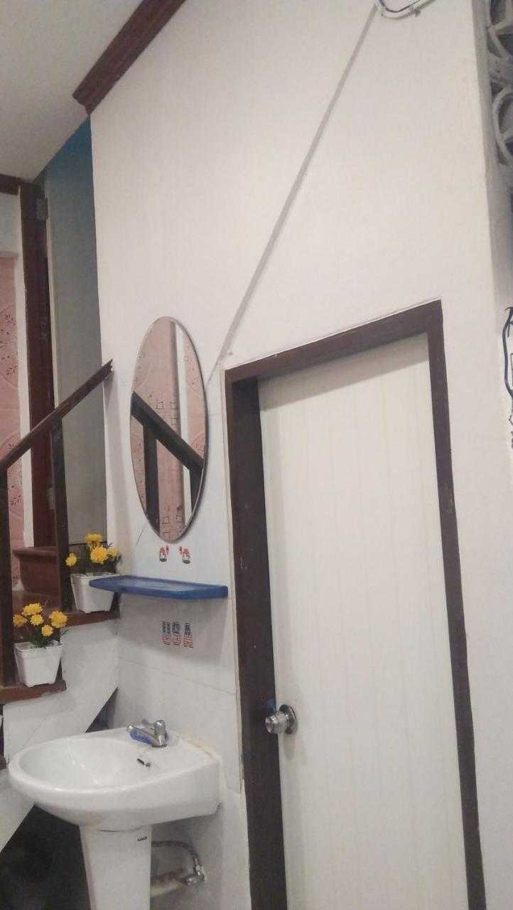Sleepwith Me Hostel *