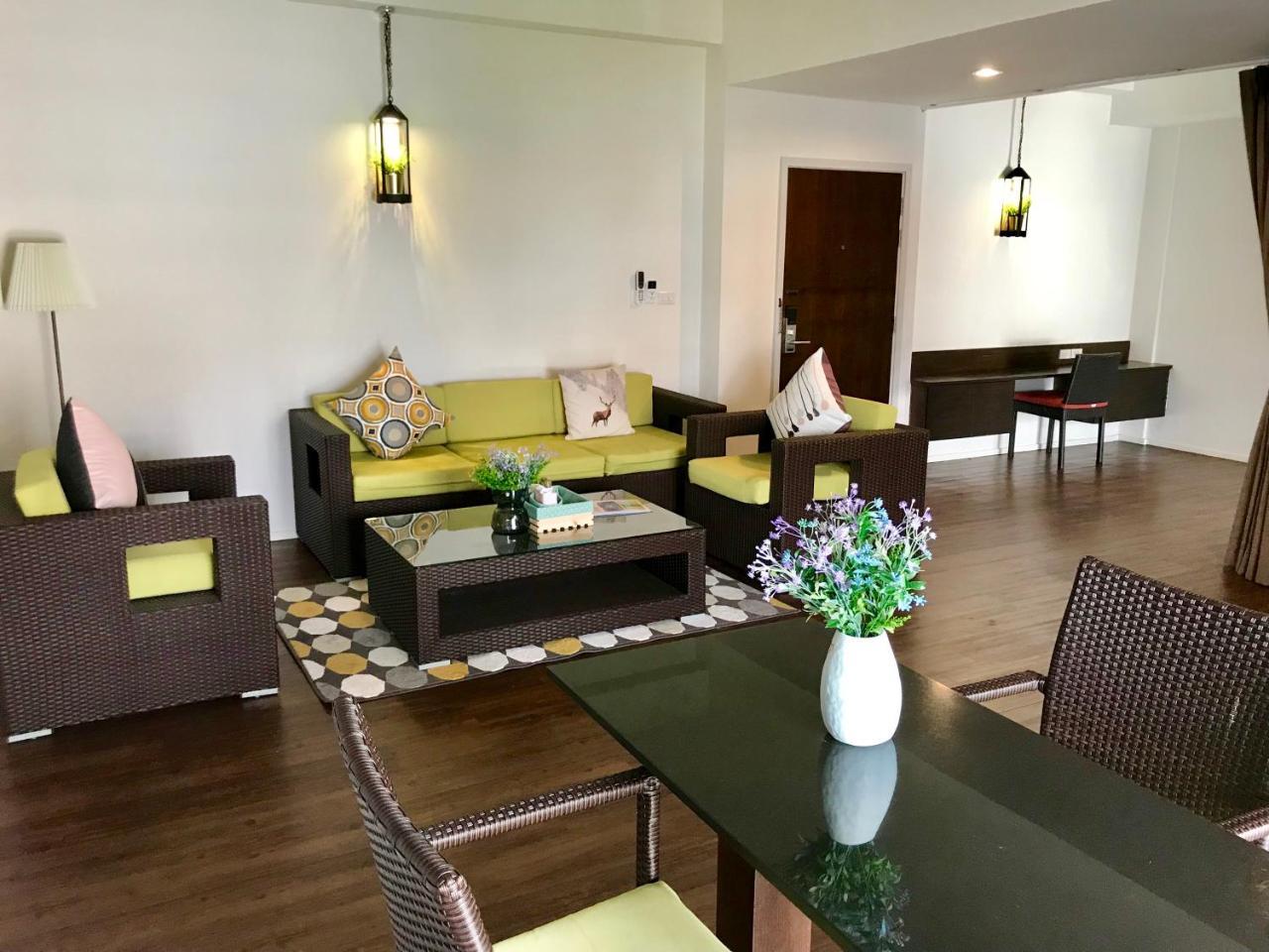 Baan Oliver Srinakarin Hotel