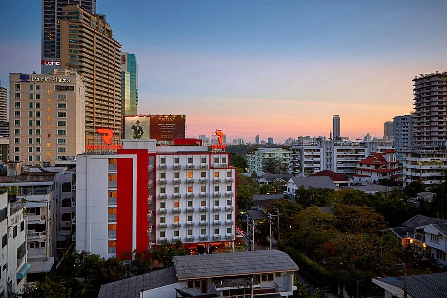Red Planet Asoke - Sha Extra Hotel