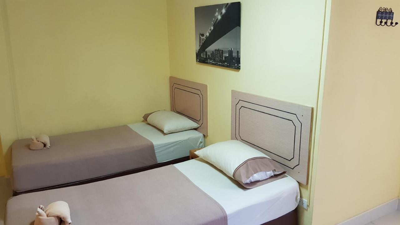 Hotel Universe *