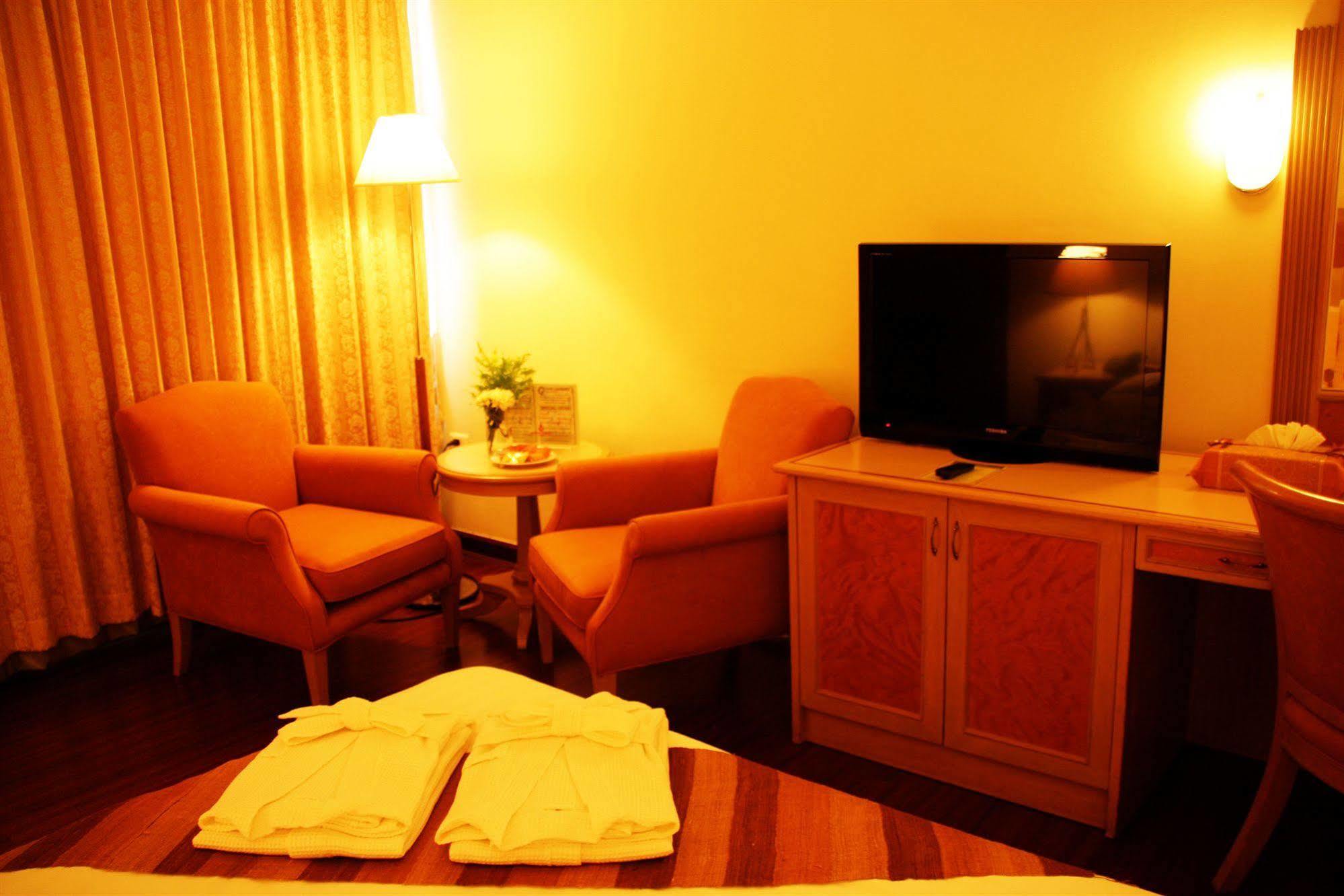 Grand Tower Rama 6 Hotel