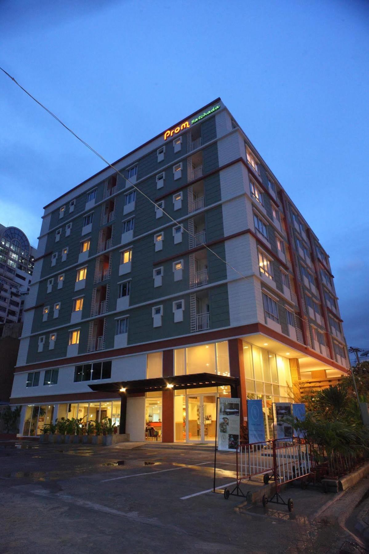 Prom Ratchada Hotel