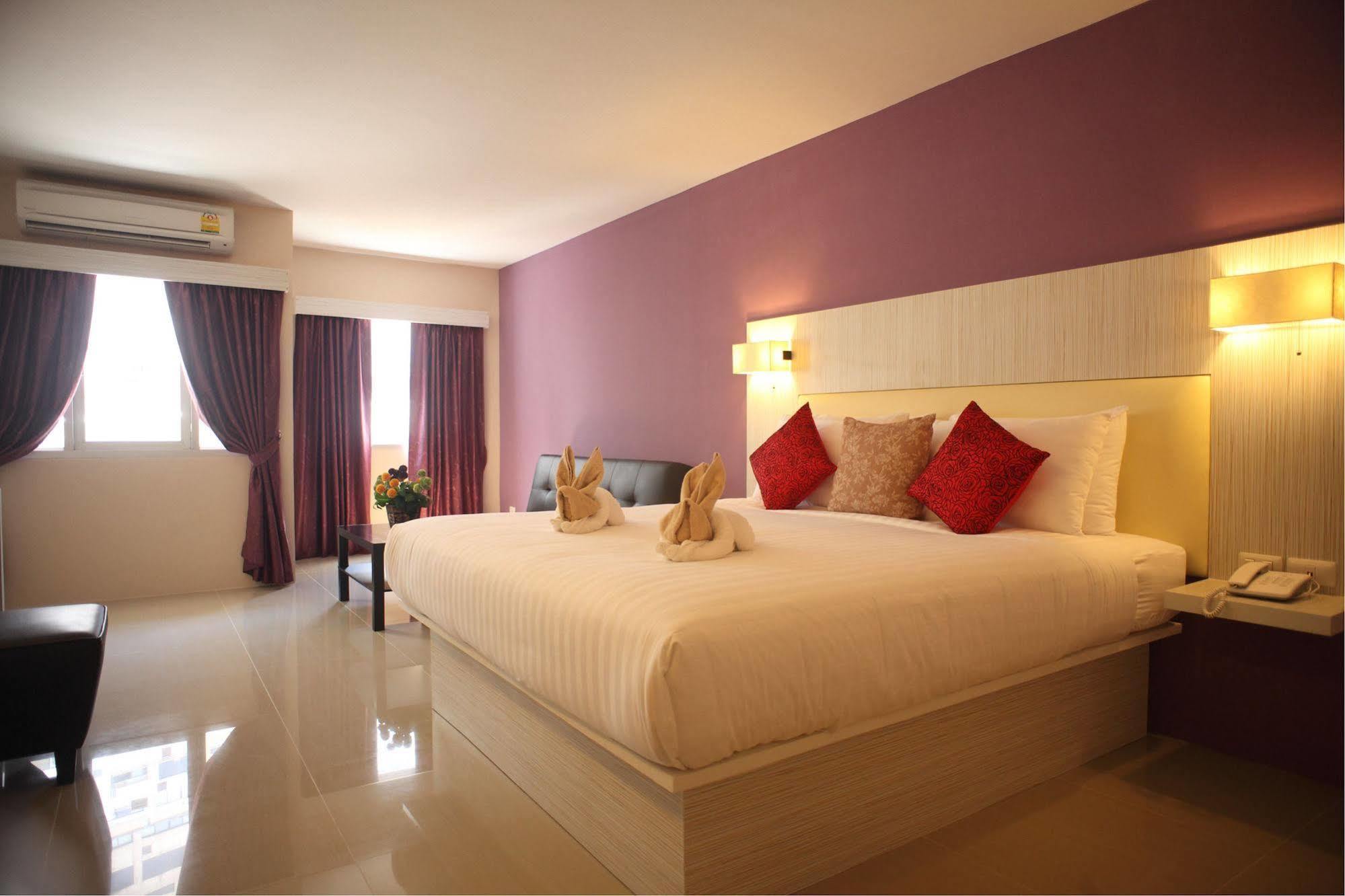 Prom Ratchada Hotel