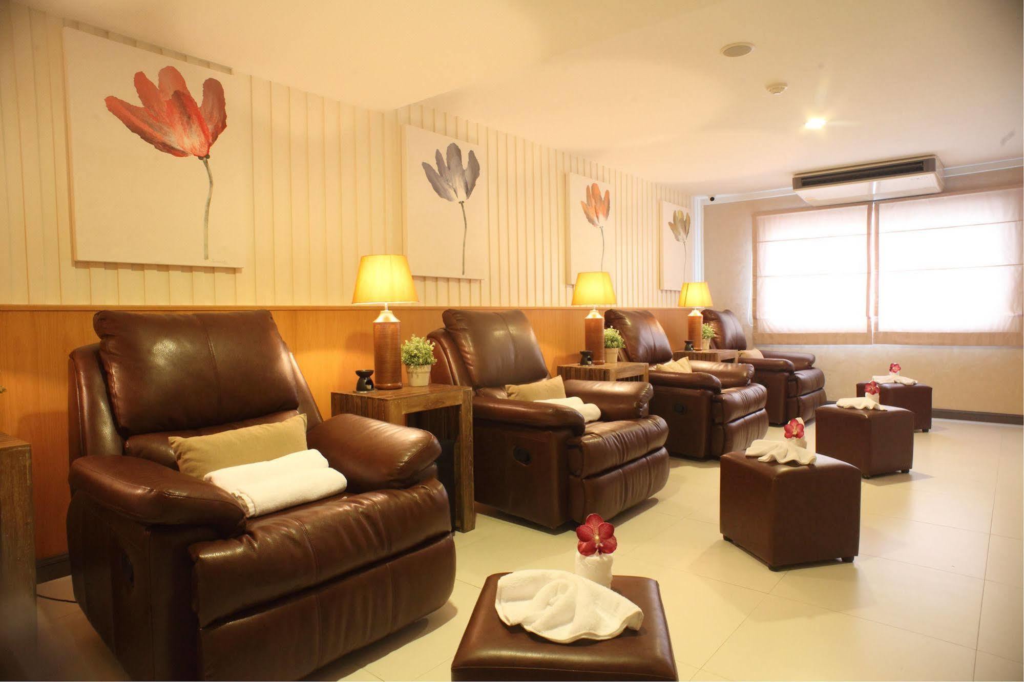Prom Ratchada Hotel 4*