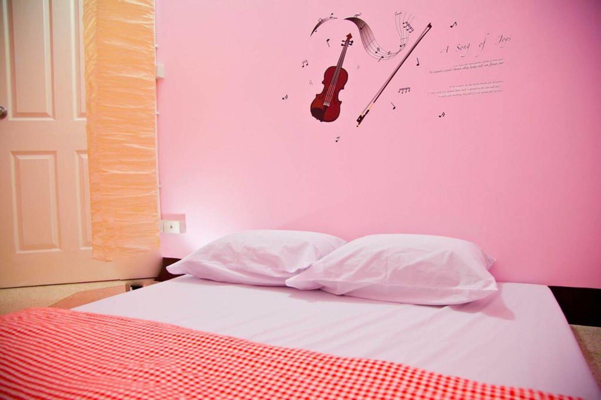 Hostel Baan Nampetch *