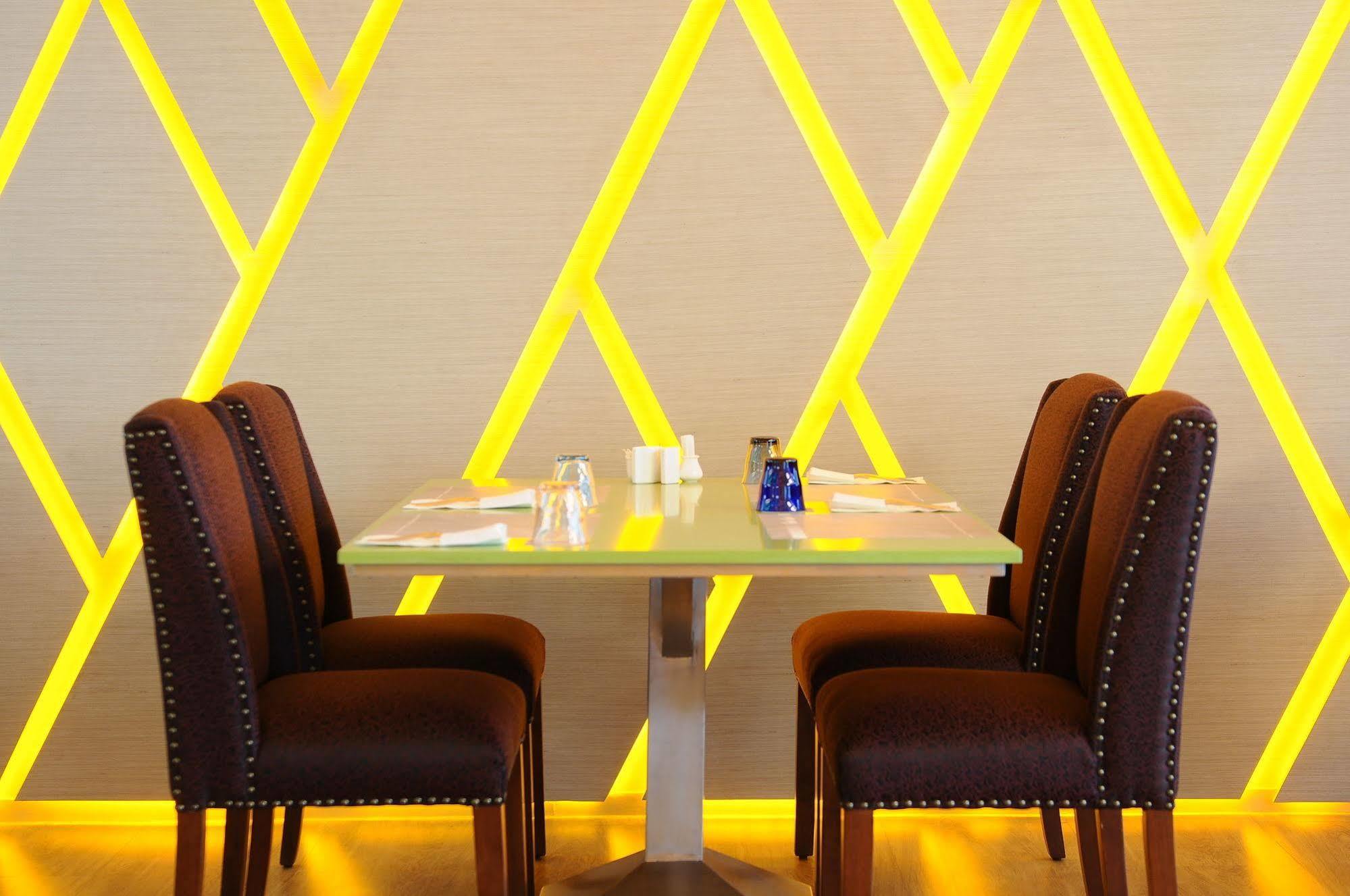One One Hotel 3*