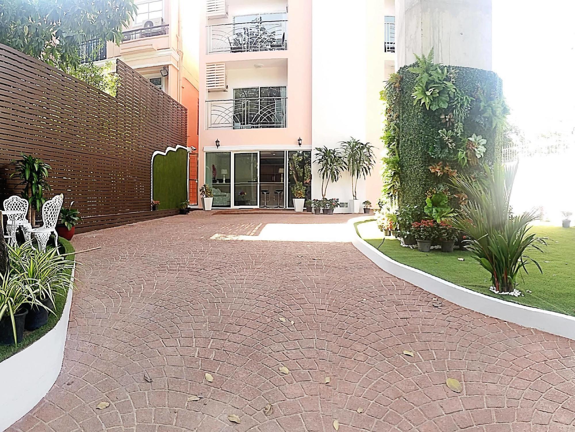Parkview Ratchaprarop Guest house