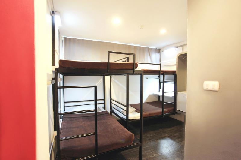 Cheqinn - Sukhumvit 4 Nana Plaza