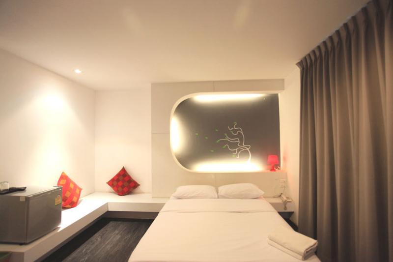 Asrama Cheqinn - Sukhumvit 4 Nana Plaza